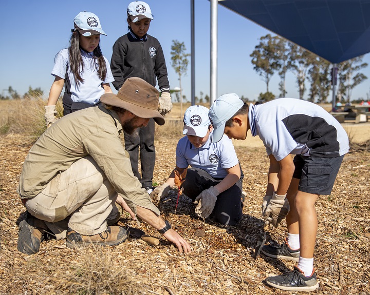 Picture of school kids planting trees in Western Sydney Parklands